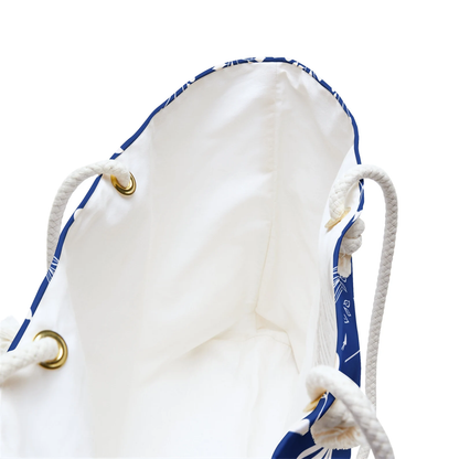 This close-up image shows the inside of the large summer bag, featuring one spacious compartment. Designed as a large bag for all your beach essentials or city travel needs. A must-have stylish beach bag for vacations, this design fits everything from towels to snacks with ease and elegance.